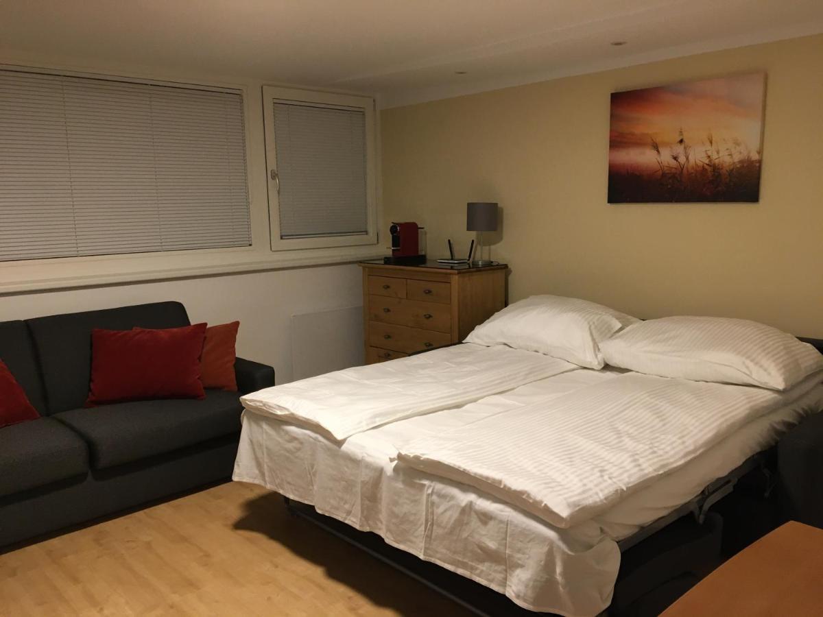 비엔나 Cosy Flat In The Quiet Area With Own Garden, Free Parking And Direct Public Transport Link To The Centre 아파트 외부 사진