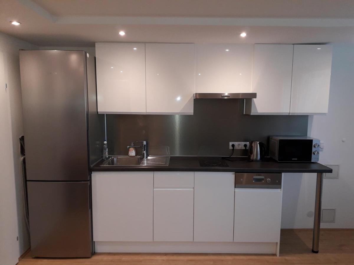 비엔나 Cosy Flat In The Quiet Area With Own Garden, Free Parking And Direct Public Transport Link To The Centre 아파트 외부 사진